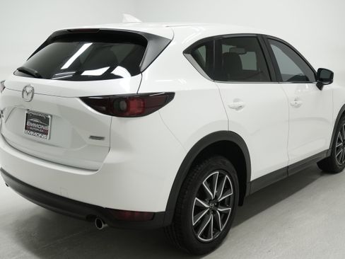 Used 2018 MAZDA CX-5 Touring w/ Preferred Equipment Package FWD image 4