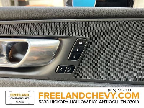 Used 2023 Volvo XC60 B5 Plus image 22
