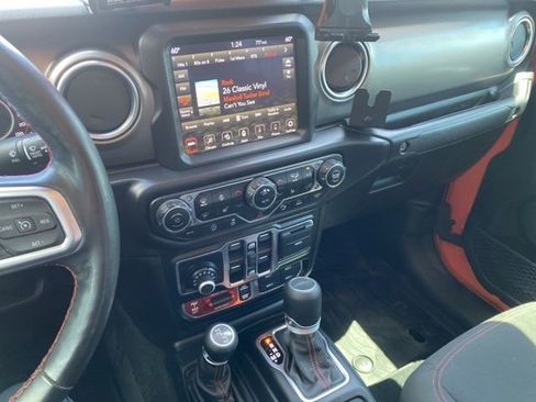 Used 2020 Jeep Gladiator Rubicon AWD/4WD image 15