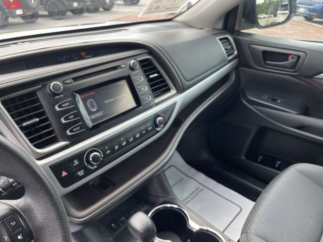 Used 2018 Toyota Highlander LE FWD image 13