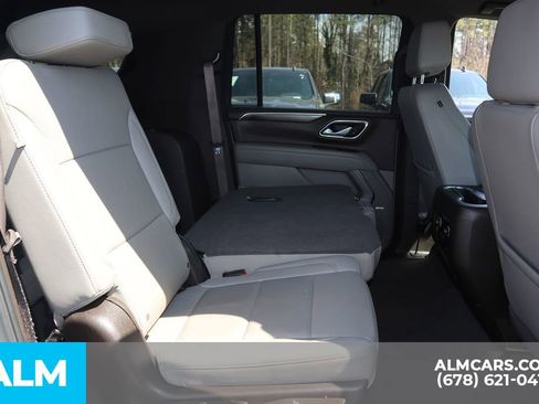 Used 2024 Chevrolet Suburban LT RWD image 24