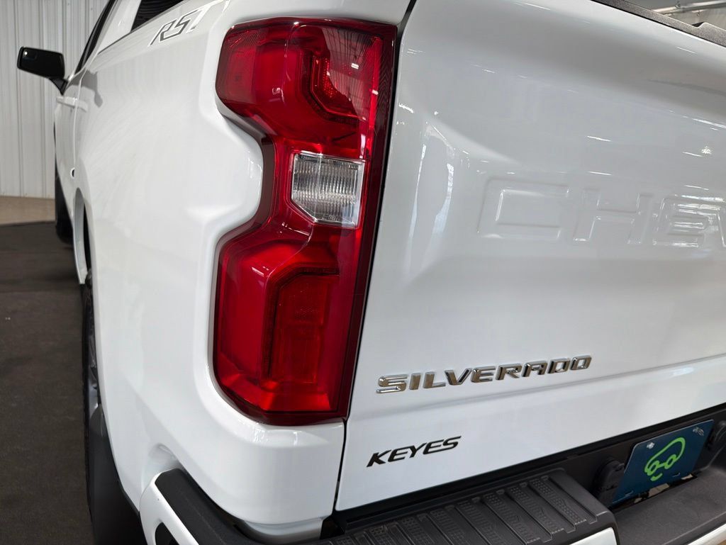 Certified 2022 Chevrolet Silverado 1500 RST AWD/4WD image 14