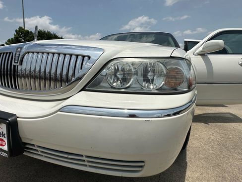 Used 2006 Lincoln Town Car Signature RWD image 56