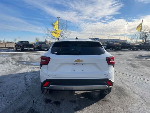 New 2026 Chevrolet Trax LT w/ Sunroof Package image 4