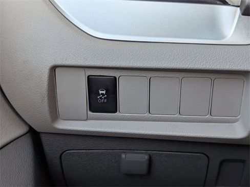 Used 2016 Toyota Sienna L image 30