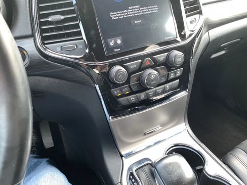 Used 2019 Jeep Grand Cherokee Altitude AWD/4WD image 18