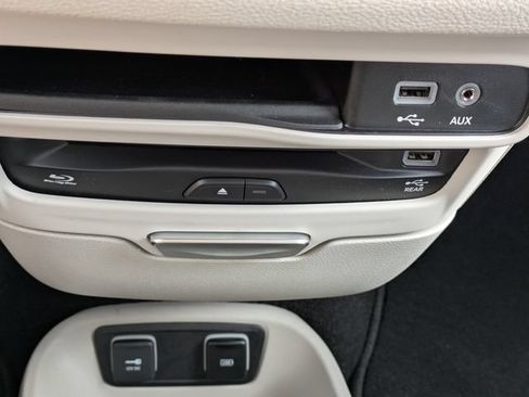 Used 2018 Chrysler Pacifica Limited w/ Advanced Safetytec Group FWD image 27