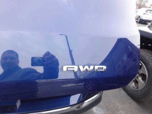 Used 2023 GMC Terrain SLT image 8