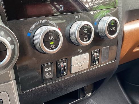 Used 2015 Toyota Sequoia Platinum image 28