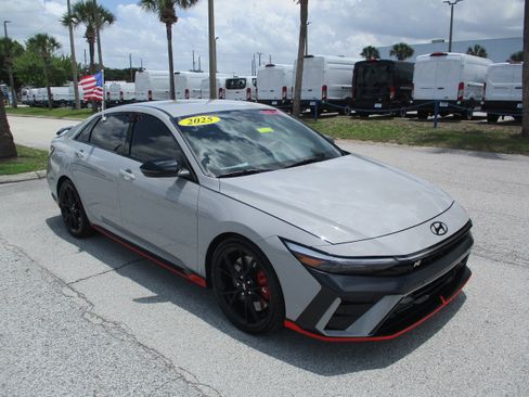 Used 2025 Hyundai Elantra N FWD image 1