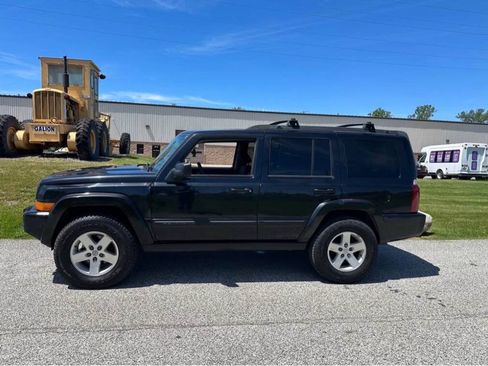 Used 2008 Jeep Commander Sport AWD/4WD image 2