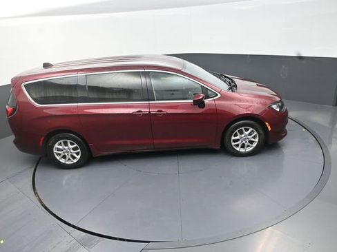 Used 2022 Chrysler Voyager LX FWD image 39