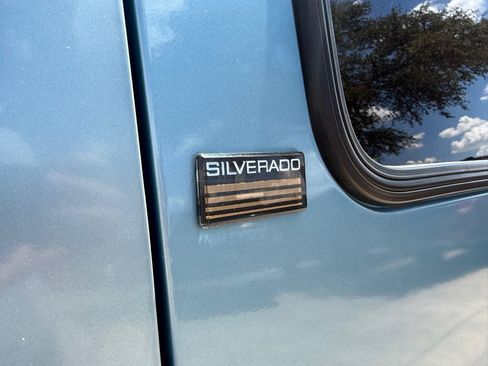 Used 1991 Chevrolet Suburban 2WD image 11