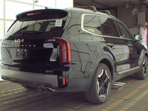 Used 2025 Kia Telluride S image 3