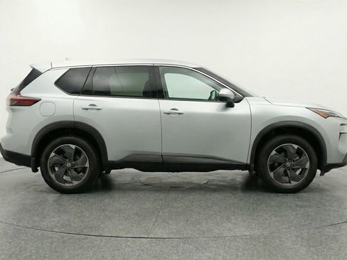 Used 2025 Nissan Rogue SV image 11