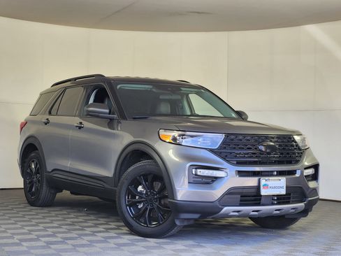 Used 2023 Ford Explorer XLT w/ Equipment Group 202A AWD/4WD image 1