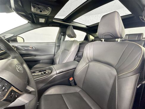 Used 2023 Toyota Crown Limited image 15