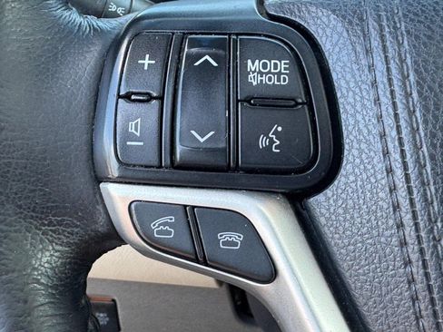 Used 2015 Toyota Sienna XLE w/ XLE Navigation Package FWD image 17