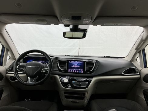 Used 2020 Chrysler Pacifica Touring w/ Advanced Safetytec Group FWD image 27