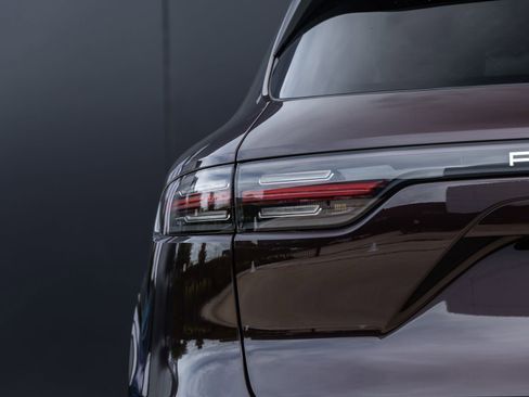 Certified 2022 Porsche Cayenne AWD/4WD image 14