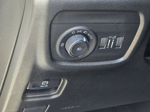 Used 2023 Jeep Grand Cherokee Limited AWD/4WD image 39