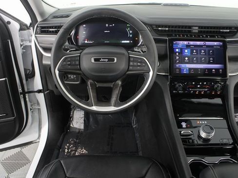 Used 2022 Jeep Grand Cherokee Limited 4xe w/ Luxury Tech Group II image 13