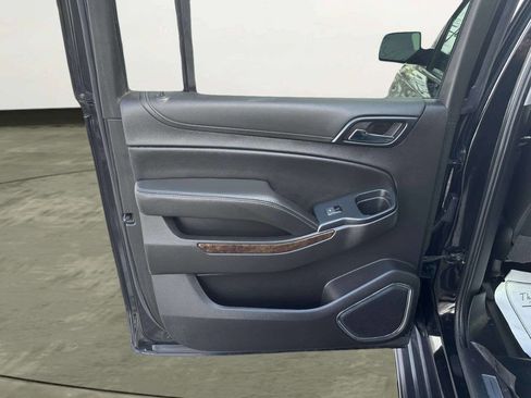 Used 2020 Chevrolet Suburban LT w/ RST Edition image 15