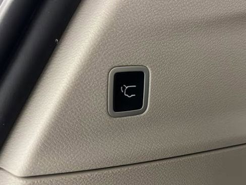 Used 2022 Chrysler Pacifica Touring-L FWD image 30