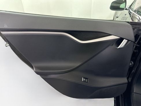Used 2018 Tesla Model S 75D image 24