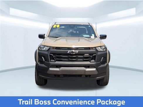 Used 2024 Chevrolet Colorado Trail Boss w/ Advanced Trailering Package AWD/4WD image 11