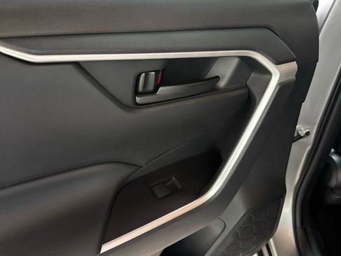 Used 2021 Toyota RAV4 LE image 29