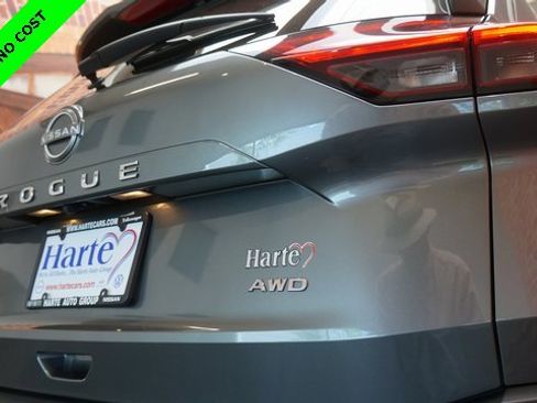 Used 2023 Nissan Rogue S image 45