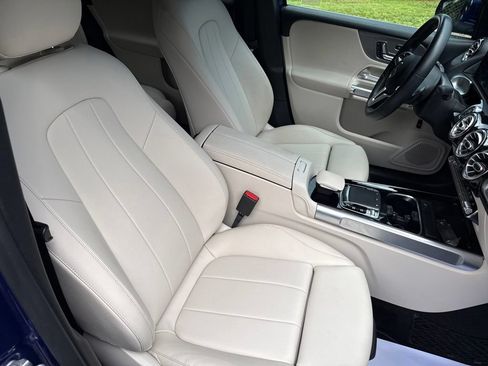 Used 2021 Mercedes-Benz GLB 250 image 12