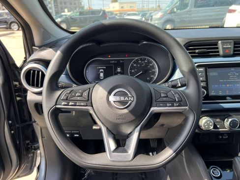 Used 2025 Nissan Versa SV FWD image 31