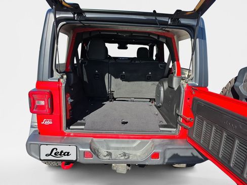 Used 2024 Jeep Wrangler Unlimited Rubicon w/ Technology Group image 22