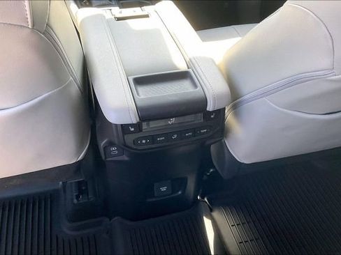 Used 2025 Toyota Grand Highlander Limited image 32