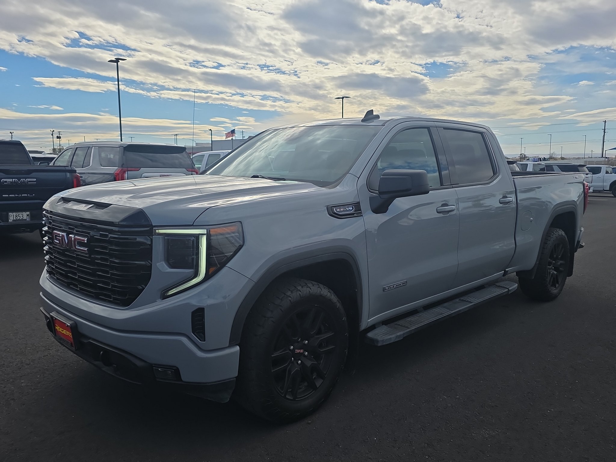 Used 2024 GMC Sierra 1500 Elevation w/ X31 Off-Road Package AWD/4WD image 3