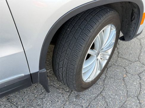 Used 2012 Volkswagen Tiguan S image 61