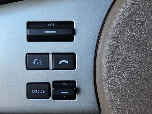 Used 2014 Nissan Frontier SL image 26