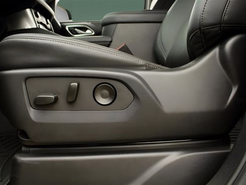 Used 2022 Chevrolet Tahoe Z71 w/ Luxury Package image 10