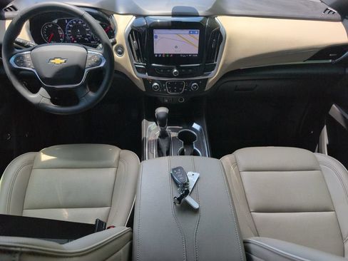 Used 2023 Chevrolet Traverse Premier FWD image 33