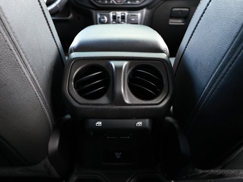 Used 2022 Jeep Gladiator Overland w/ Popular Equipment Package AWD/4WD image 28