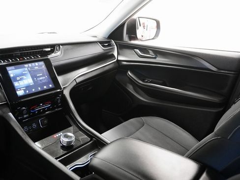 Certified 2024 Jeep Grand Cherokee Laredo image 16