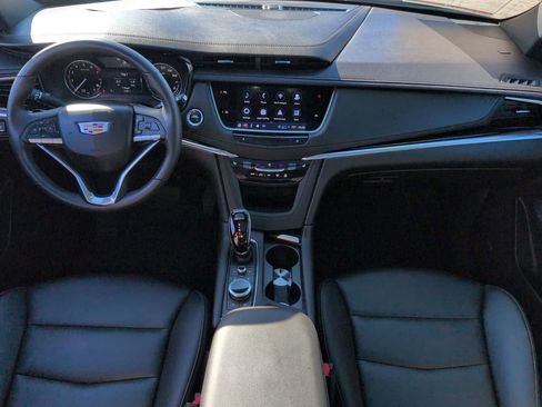 Used 2025 Cadillac XT6 Luxury image 32