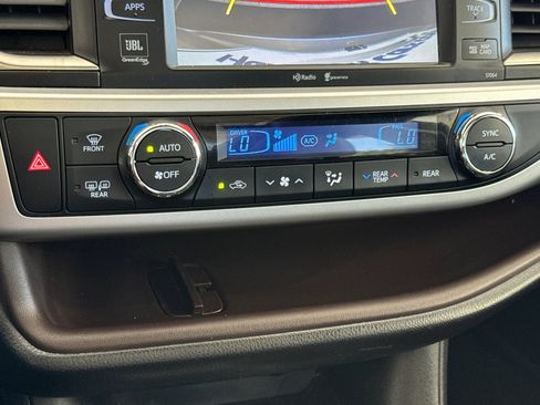Used 2015 Toyota Highlander Limited Platinum AWD/4WD image 29