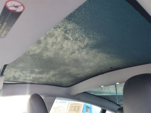 Used 2023 Tesla Model 3 Standard Range image 29