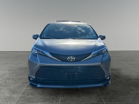 Used 2026 Toyota Sienna XLE AWD/4WD image 3
