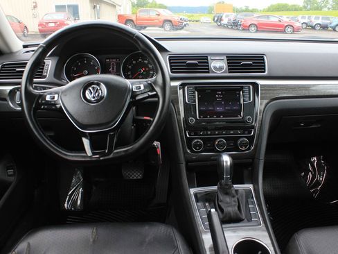 Used 2016 Volkswagen Passat 1.8T image 10
