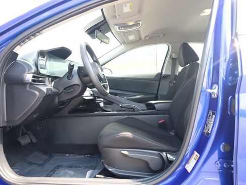 Used 2024 Hyundai Elantra SEL FWD image 13