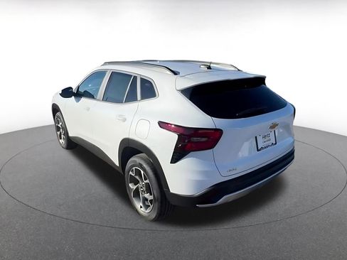 Used 2025 Chevrolet Trax LT w/ LT Convenience Package image 11